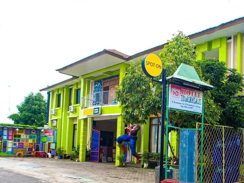 The Paragon Hotel Cilacap Redpartner Exterior photo