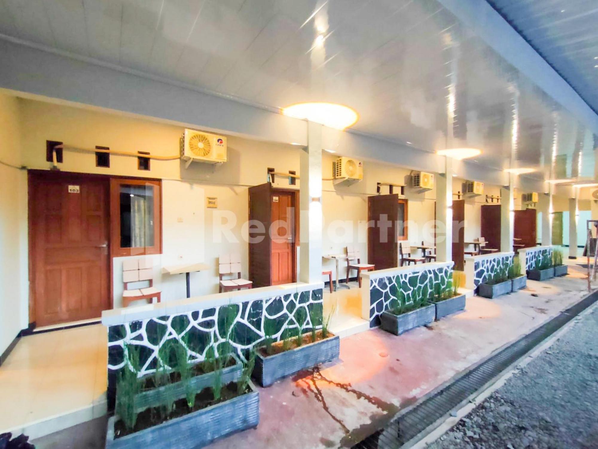 The Paragon Hotel Cilacap Redpartner Exterior photo
