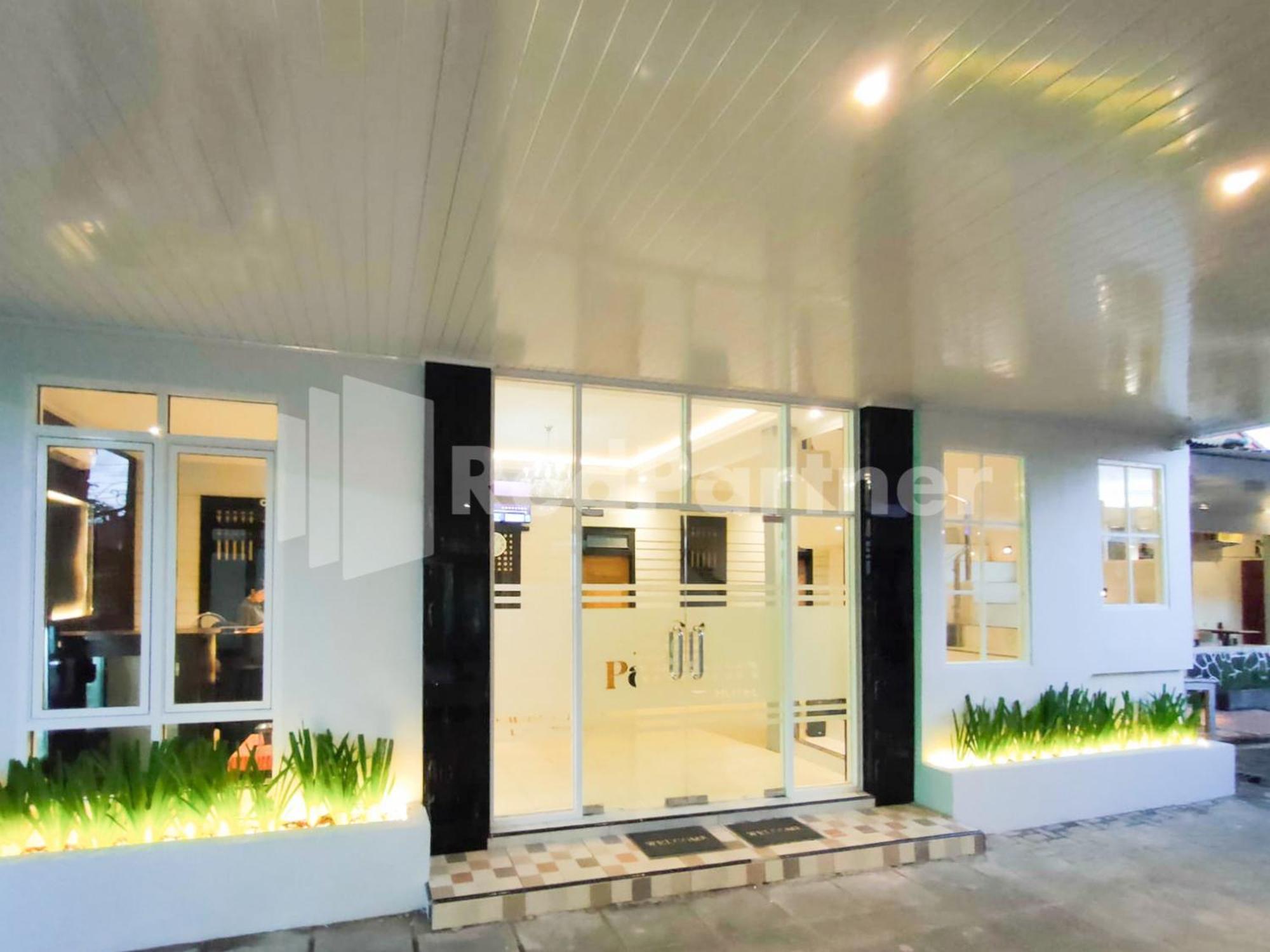 The Paragon Hotel Cilacap Redpartner Exterior photo